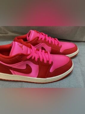 Air Jordan 1 Low SE 
Size 9.5 Women's